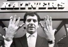 Η γκάφα του μεγιστάνα των κοσμημάτων της Βρετανίας Τζέραλντ Ράτνερ, που τον οδήγησε σε χρεωκοπία. Χαρακτήρισε τα προϊόντα του «σκουπίδια» σε ομιλία με κοινό 6.000 ανθρώπων και αυτοκαταστράφηκε