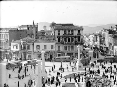 Η πλατεία Ομονοίας με τις Μούσες το 1934, φωτογραφία του Hjalmar Larsen