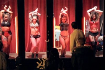 girls-going-wild-in-red-light-district-700x466-600x400