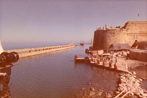 Το λιμανάκι της Κερύνειας κατά τη διάρκεια των γυρισμάτων το 1973. Πηγή: Retrocyprus 