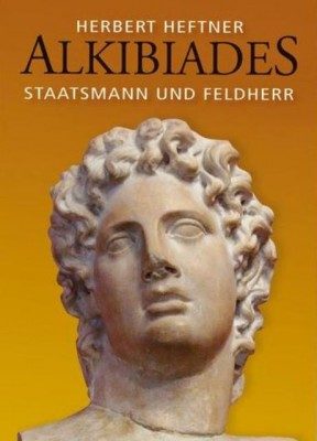 Ο Αλκιβιάδης για τον βιογράφο του ιστορικό Χέρμπερτ Χέφτνερ υπήρξε μια συναρπαστική προσωπικότητα: «Ηταν αντιπροσωπευτική μορφή μιας λαμπρής, αλλά ασταθούς και αντιφατικής εποχής. Μπορεί ο Αλκιβιάδης να προκάλεσε διάφορα κακά στην Αθήνα, αλλά οι συμπολίτες του τον λάτρευαν σαν ήρωα πιλότο του 2ου Παγκοσμίου Πολέμου που ταυτόχρονα επιδεικνύει στη δημοσιότητα το γυμνασμένο σώμα του σαν μοντέλο του Κάλβιν Κλάιν"