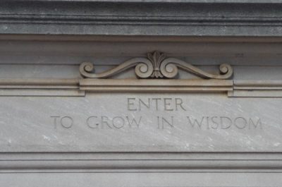 enter-to-grow-in-wisdom_harvard-600x398