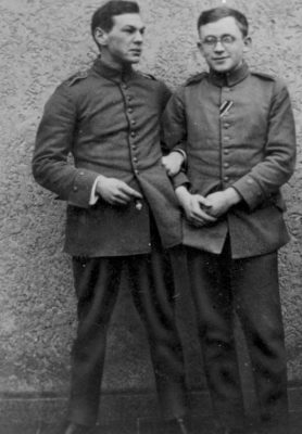 Ο Σόργκε με τον γενετιστή Καρλ Κόρενς (1915)