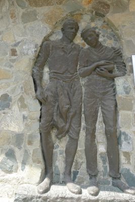 Μνημείο Κυριάκου Νικολάου και Χριστόδουλου Καννάουρου