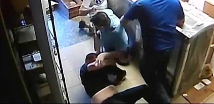 382-0.161006134105-tech-store-employees-fight-off-armed-intruder-pkg-00004412-full-169.563e3d1204194c85cf994fd675b8b74a