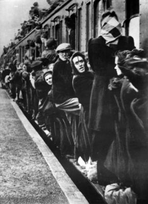 Refugees from the East of the German Reich (German Empire) around 1944/1945. Place and date unknown. (Flaws in quality due to the historic picture copy) Photo by: Berliner Verlag/Archiv/picture-alliance/dpa/AP Images