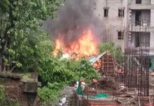 Συνετρίβη κυβερνητικό αεροπλάνο μέσα σε πόλη στην Ινδία. Τουλάχιστον 5 νεκροί. (Βίντεο)